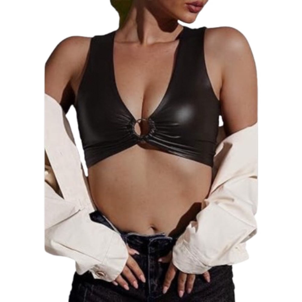 NWT Faux Leather Look Crop Top With Metal Ring Size Small